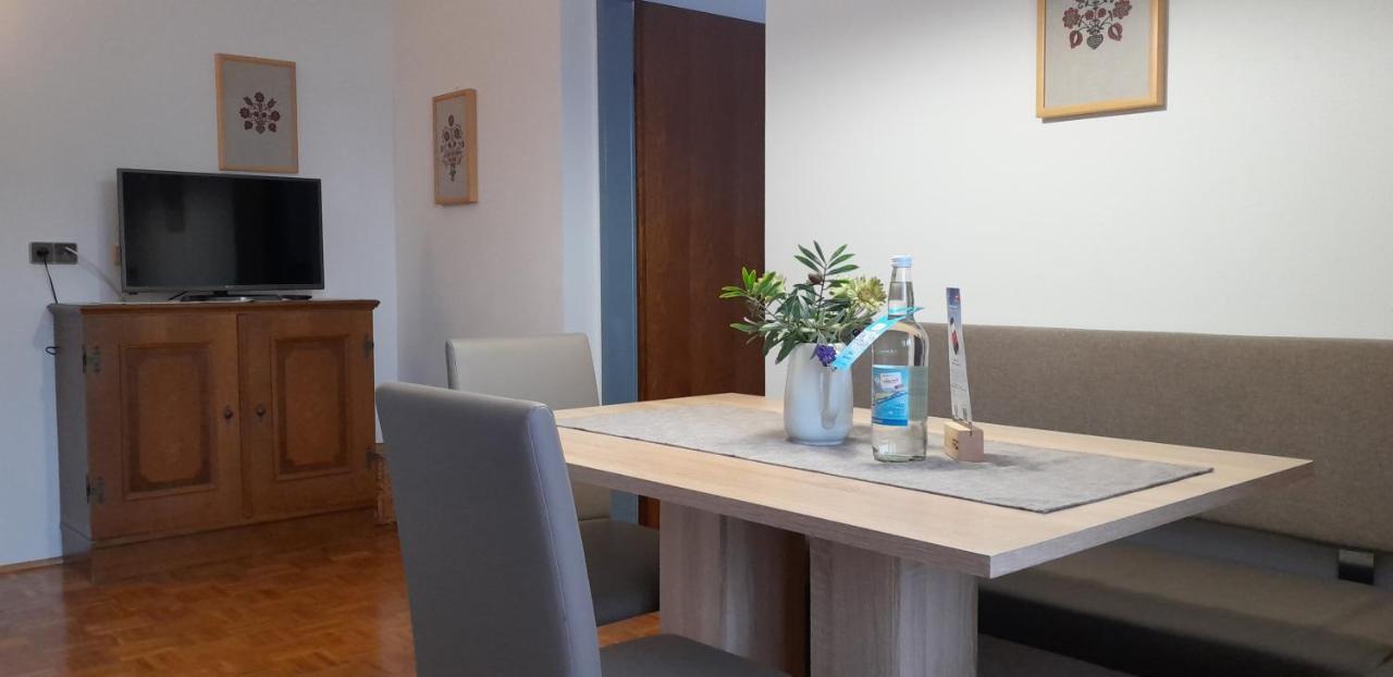 Ferienhof Alte Post, Apartments Вайсбриах Екстериор снимка