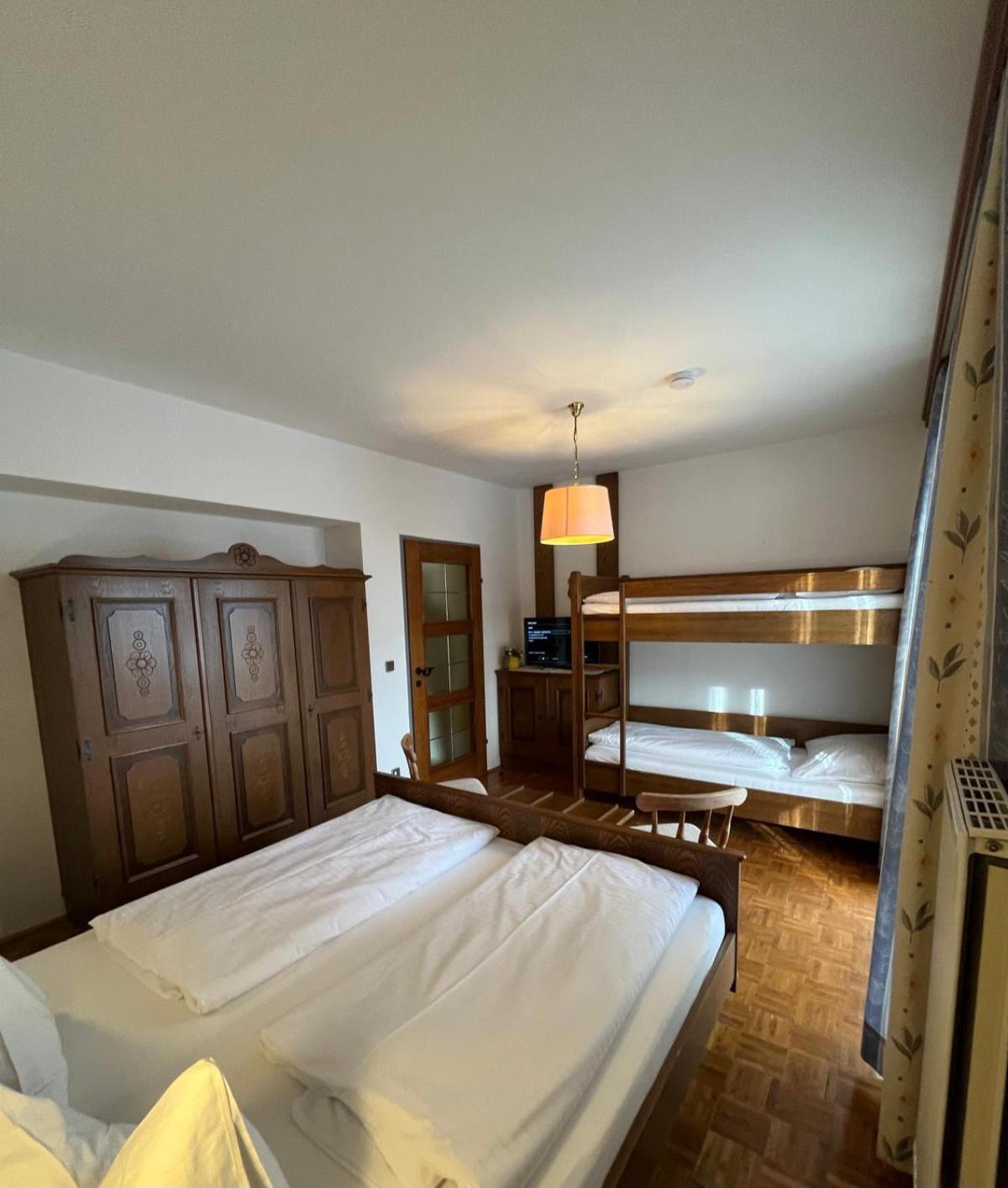 Ferienhof Alte Post, Apartments Вайсбриах Екстериор снимка